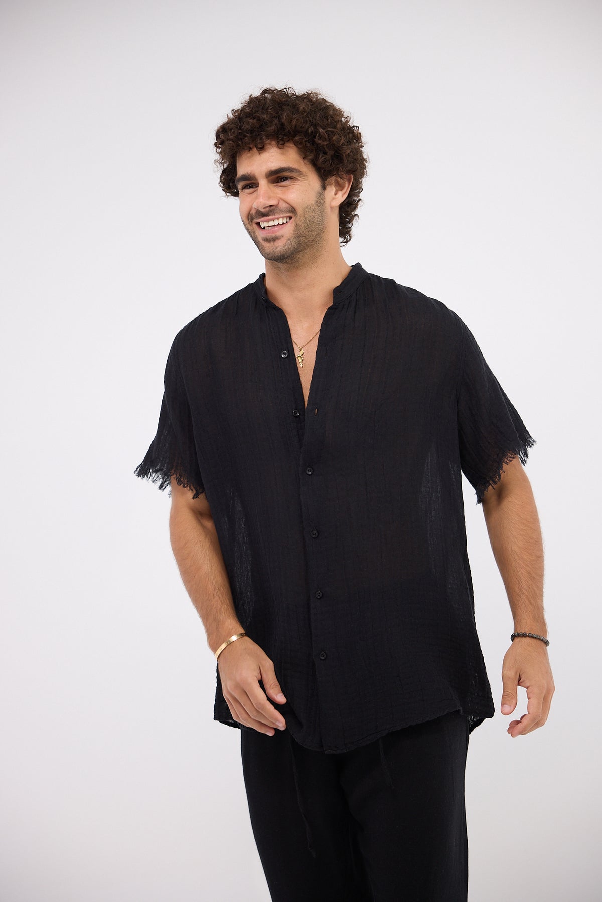 The fringed breeze - black shirt